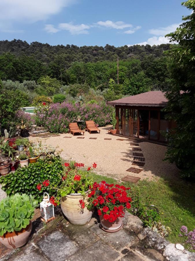 Le Paradis Vaugines Exteriör bild